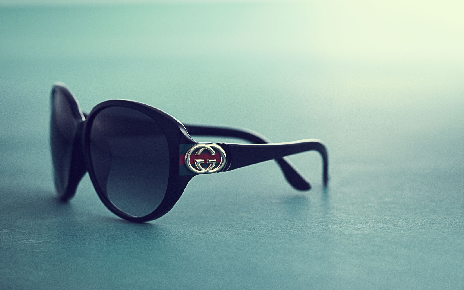 Gucci：sunglasses