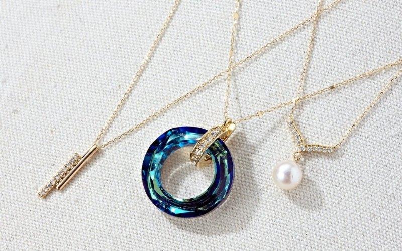 MODE FOURRURE:NECKLACE
