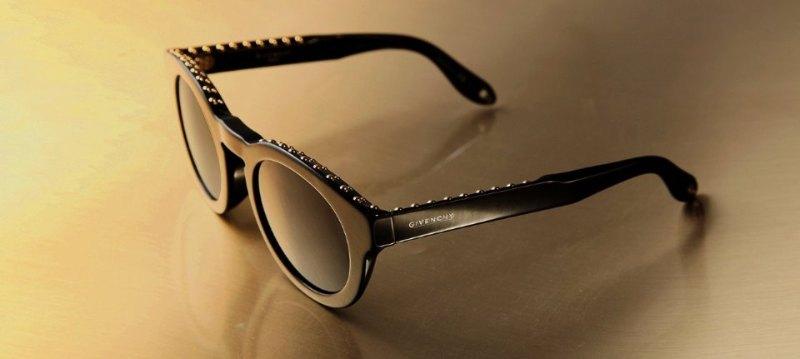 GIVENCHY