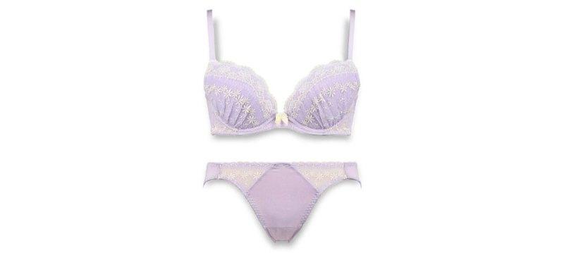 AMO'S STYLE by Triumph