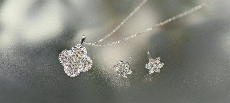 4 SEASONS JEWELRY Diamonds