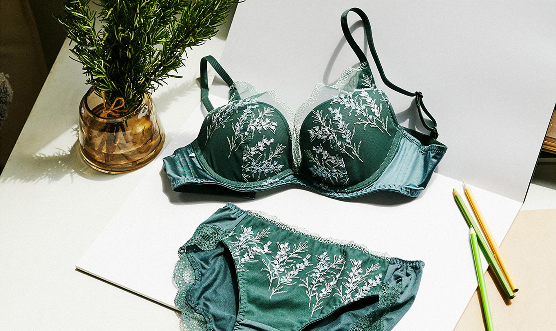 AMO'S STYLE by Triumph vol.1〜ブラ&ショーツセット〜