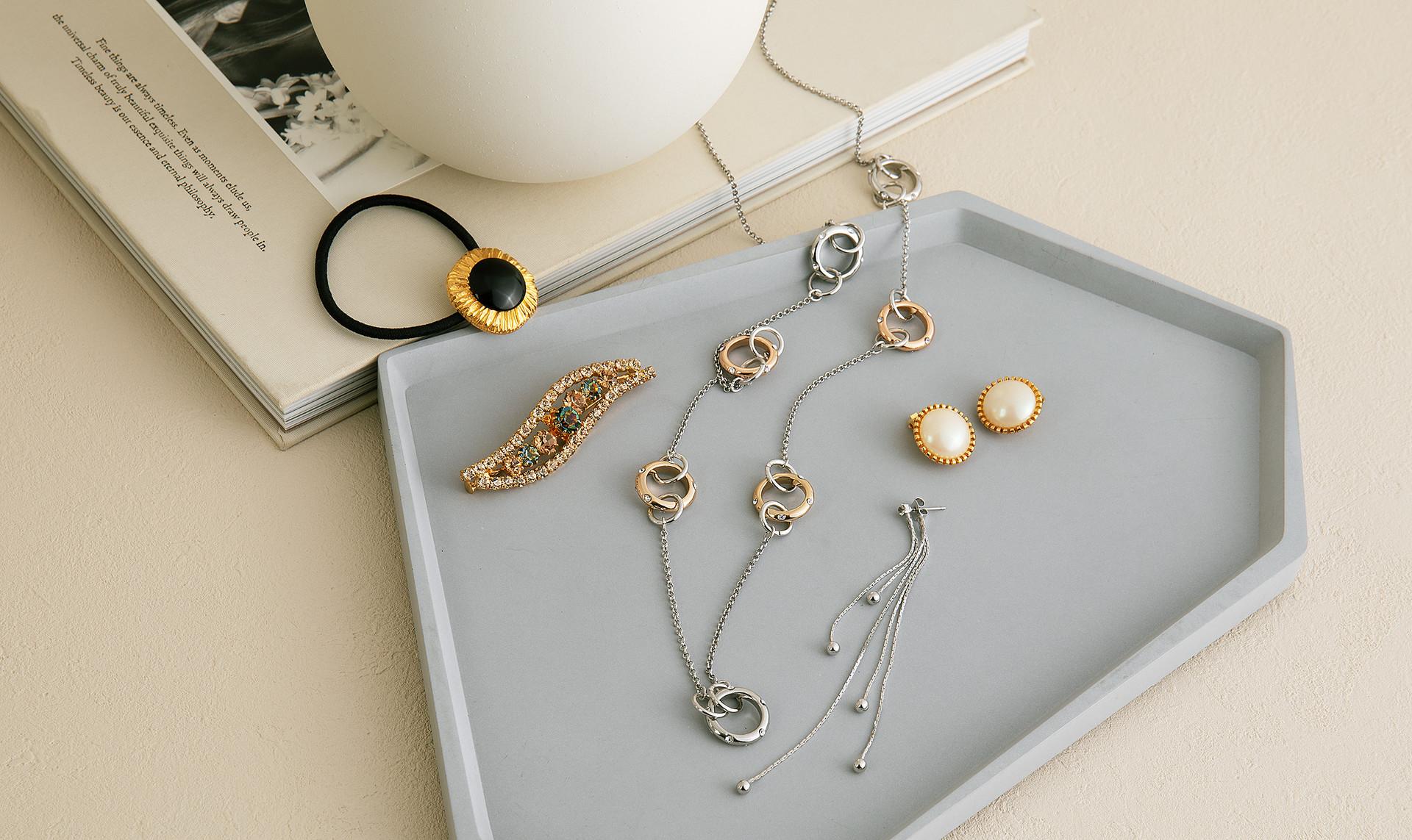 Vintage Accessories & LES CLEIAS